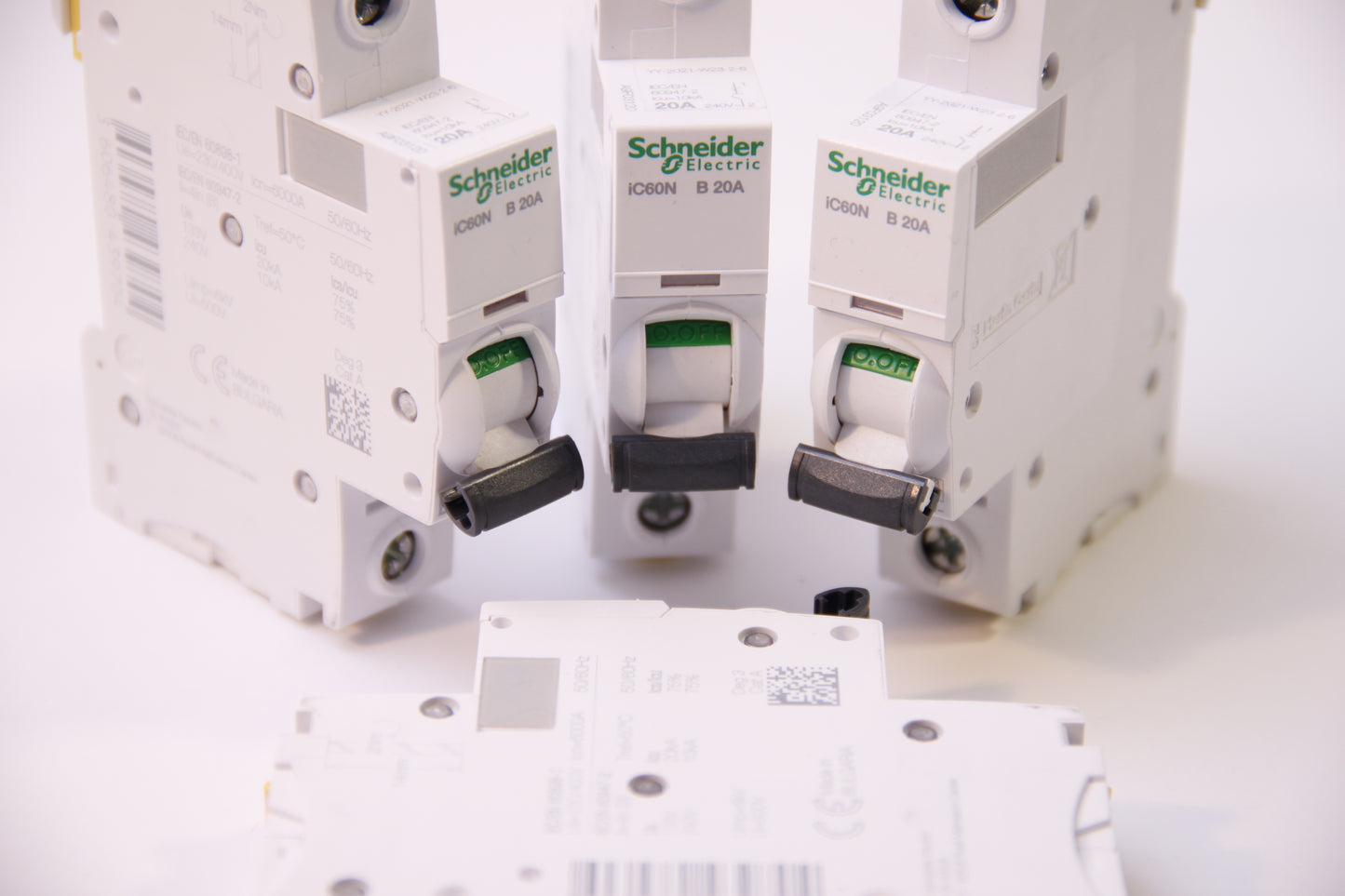 WYŁĄCZNIK NADPRĄDOWY iC60N B20A SCHNEIDER