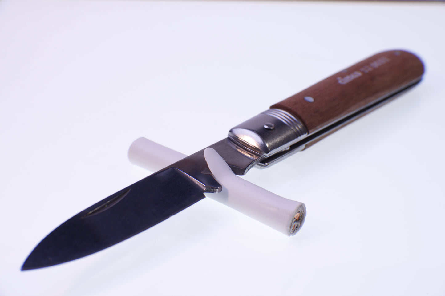 Installation knife for stripping insulation